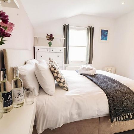 Modern & Spacious 1 Bedroom Clapham Junction Flat 런던 외부 사진