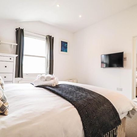 Modern & Spacious 1 Bedroom Clapham Junction Flat 런던 외부 사진