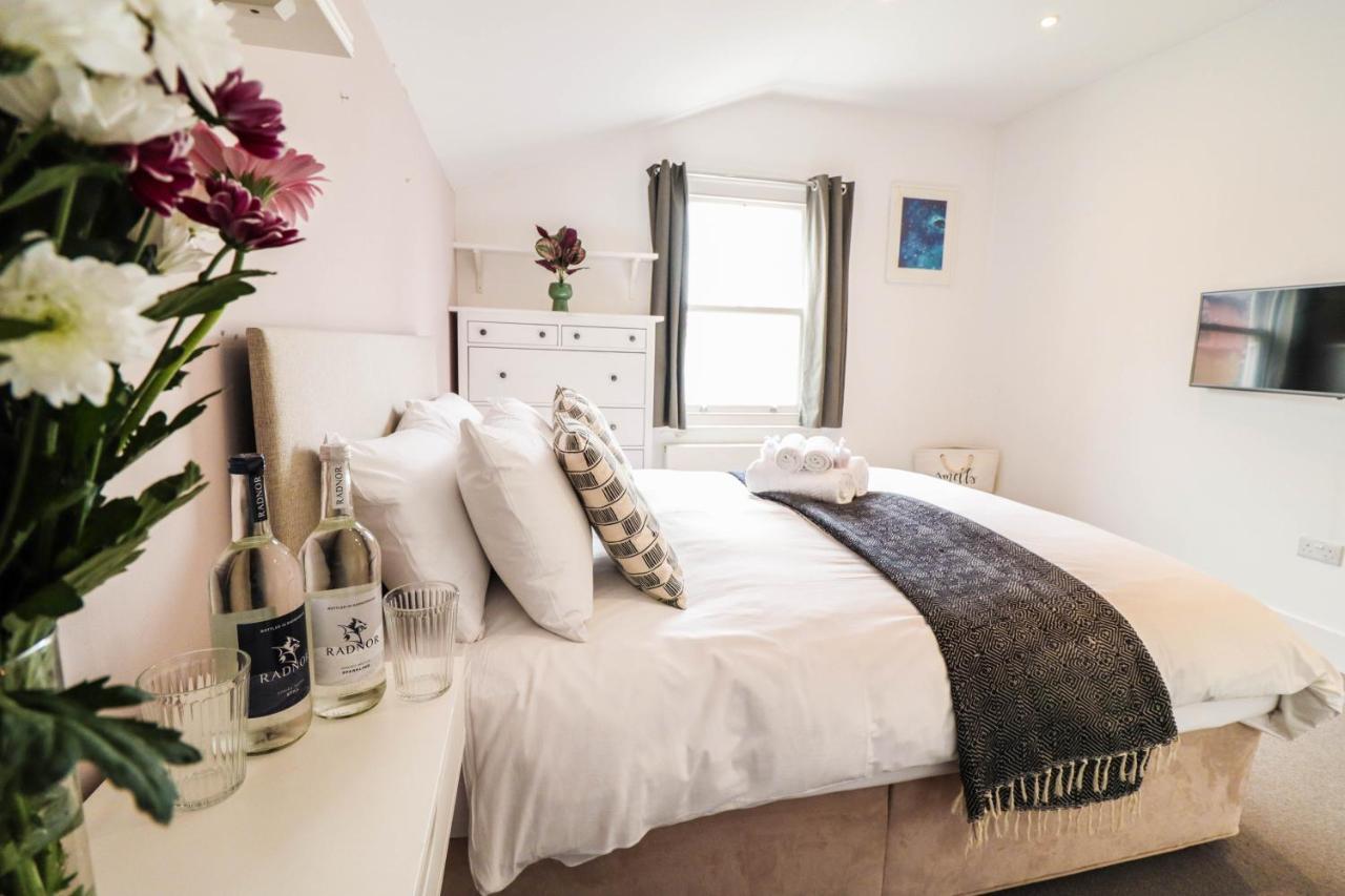 Modern & Spacious 1 Bedroom Clapham Junction Flat 런던 외부 사진