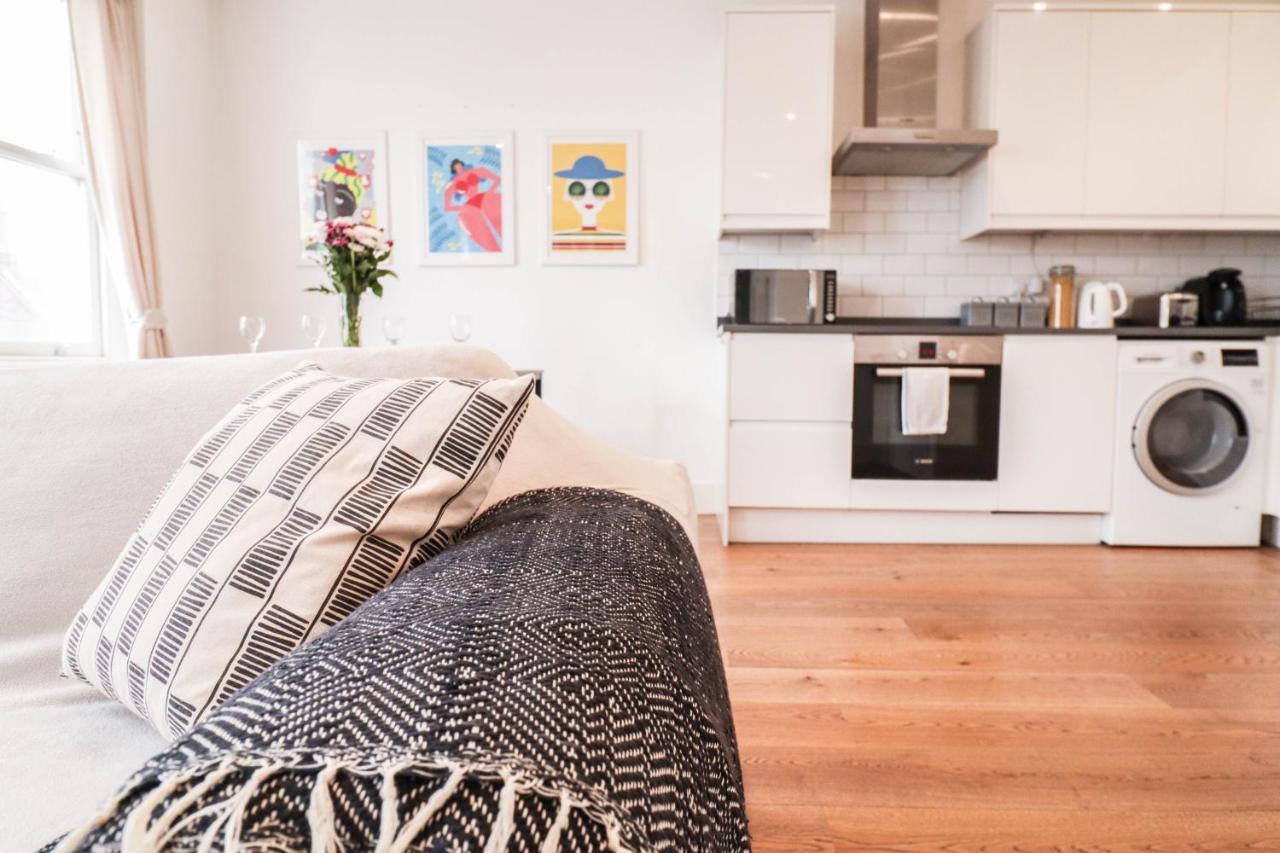 Modern & Spacious 1 Bedroom Clapham Junction Flat 런던 외부 사진