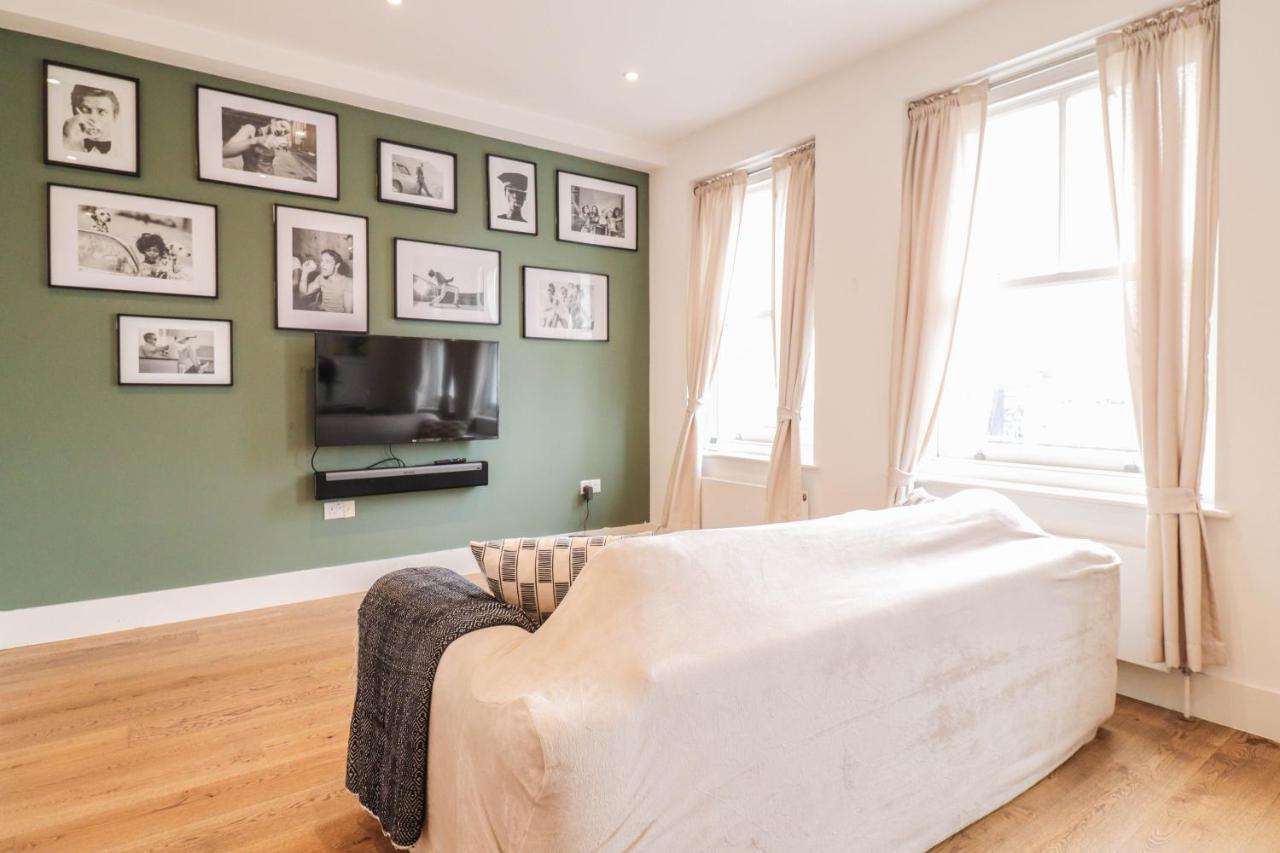 Modern & Spacious 1 Bedroom Clapham Junction Flat 런던 외부 사진