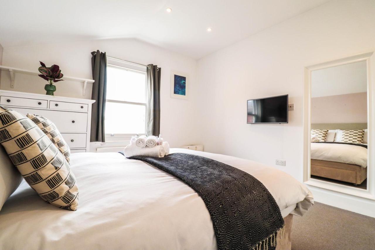 Modern & Spacious 1 Bedroom Clapham Junction Flat 런던 외부 사진