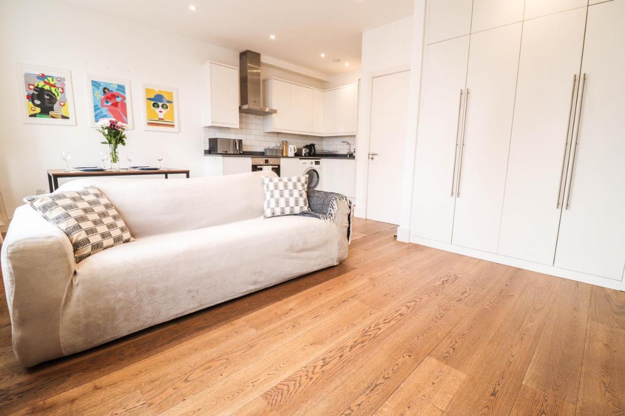 Modern & Spacious 1 Bedroom Clapham Junction Flat 런던 외부 사진