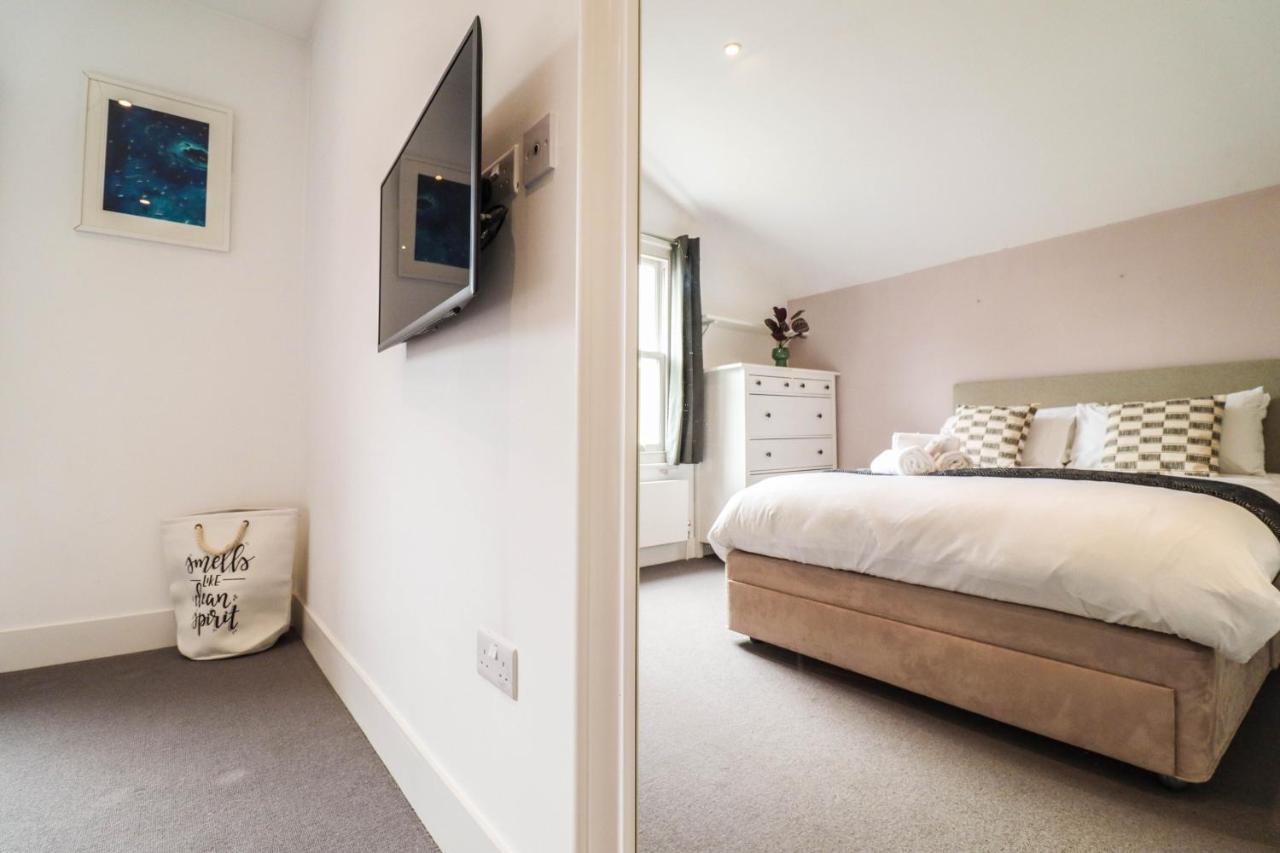 Modern & Spacious 1 Bedroom Clapham Junction Flat 런던 외부 사진